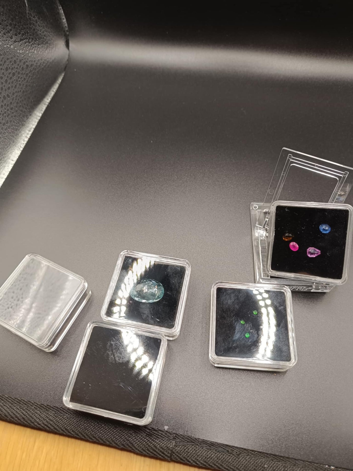 ædelsten display æske for diamanter sapphire - Qubimon.dk