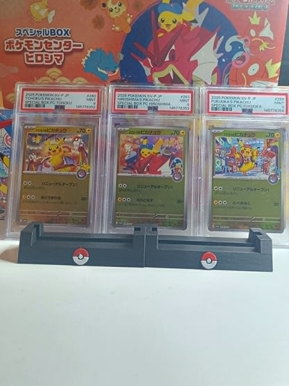 Japanske Pikachu Promo PSA 9 Sæt – Tohoku, Hiroshima & Fukuoka med Deck Box og Sleeves