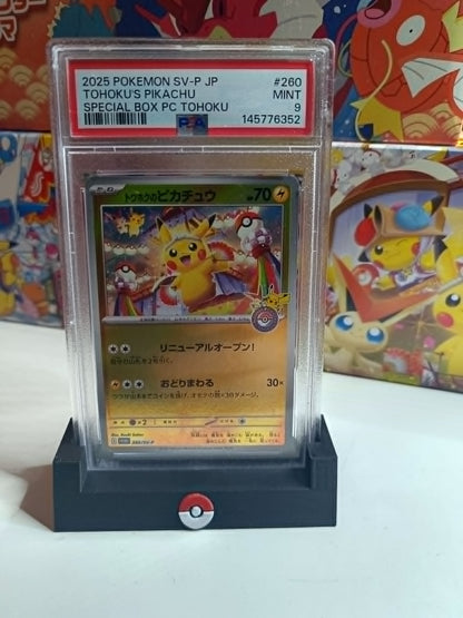 Japanske Pikachu Promo PSA 9 Sæt – Tohoku, Hiroshima & Fukuoka med Deck Box og Sleeves