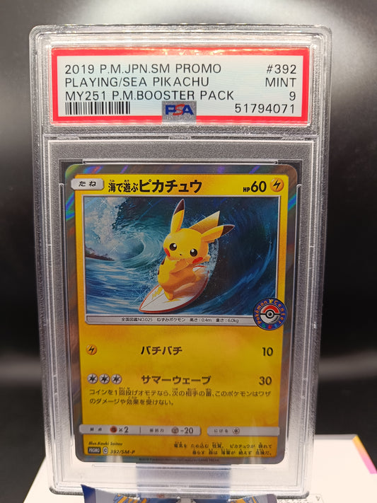Playing in the Sea Pikachu #392/SM-P Pokemon Japanese Promo psa 9 - Qubimon.dk